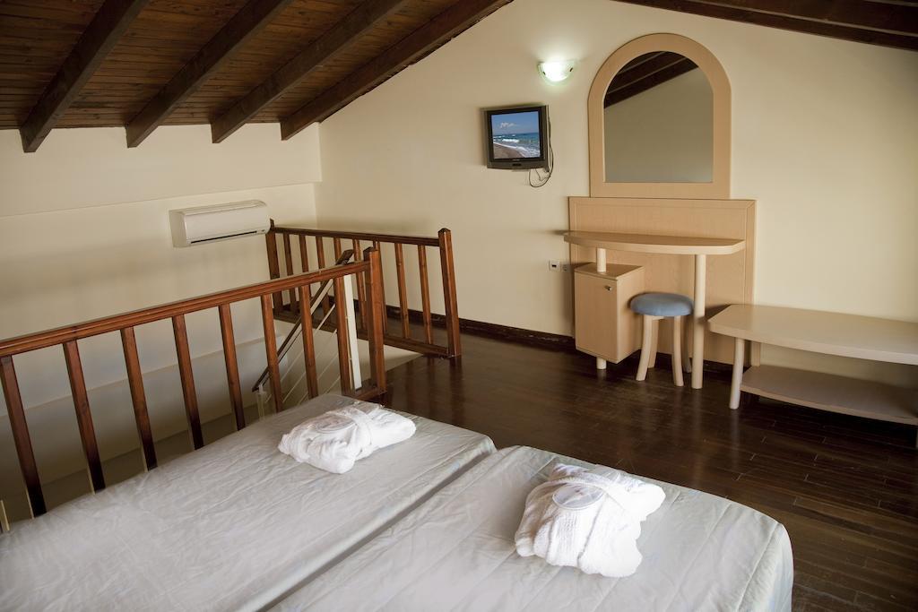 Jo An Beach Hotel Аделианос Кампос Екстериор снимка