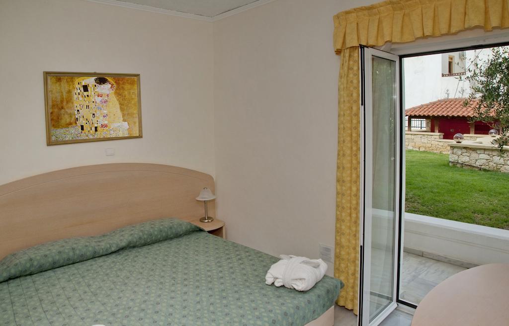 Jo An Beach Hotel Аделианос Кампос Екстериор снимка