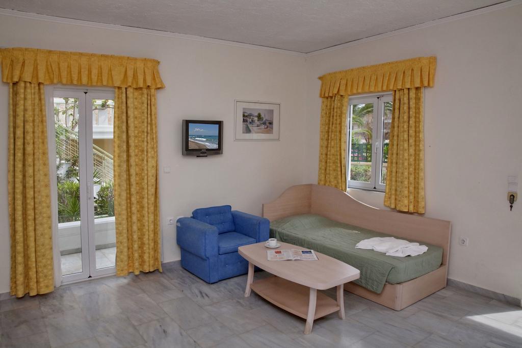 Jo An Beach Hotel Аделианос Кампос Екстериор снимка